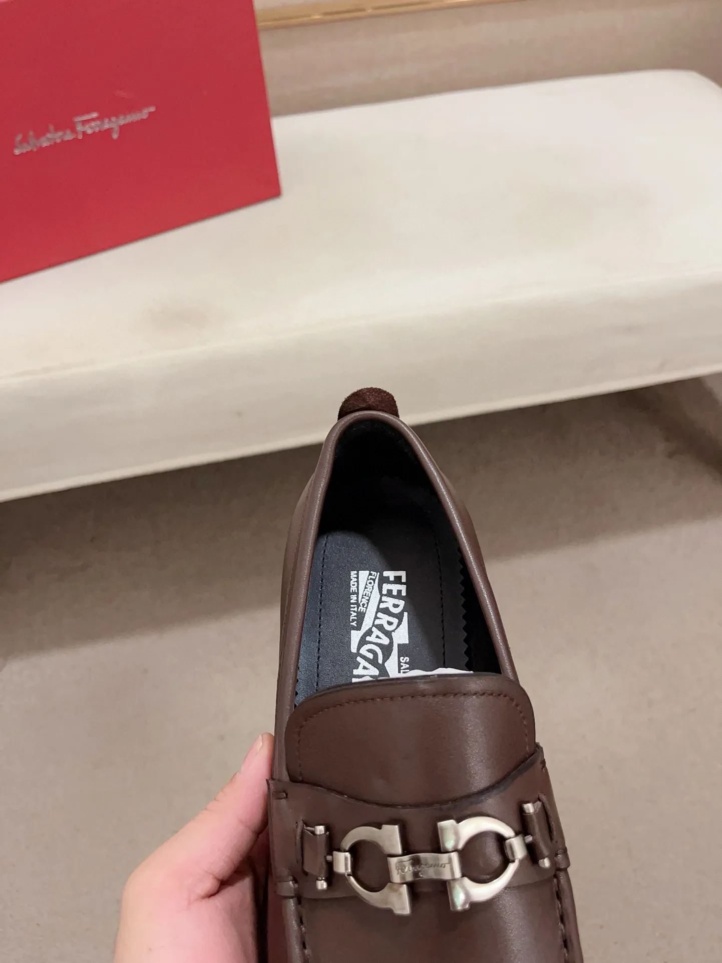 Men's shoes💰: 560💰 High version Ferragamo quality! 🆕🆕Exclusive hot-selling products in stock🔥🔥New products on the shelves, high-quality shoes, high-end driving shoes, with complete packaging! 💪 💪 Material: imported patented cowhide 🐂 + imported high-quality water-dyed cowhide lining + wear-resistant outsole 👍🏻👍🏻 Features: high-end and comfortable, purely handmade 🚀 🚀 Create the perfect shoes that suit you best 🔥 🔥 Size: (38-44) Can be customized 45 non-returnable!